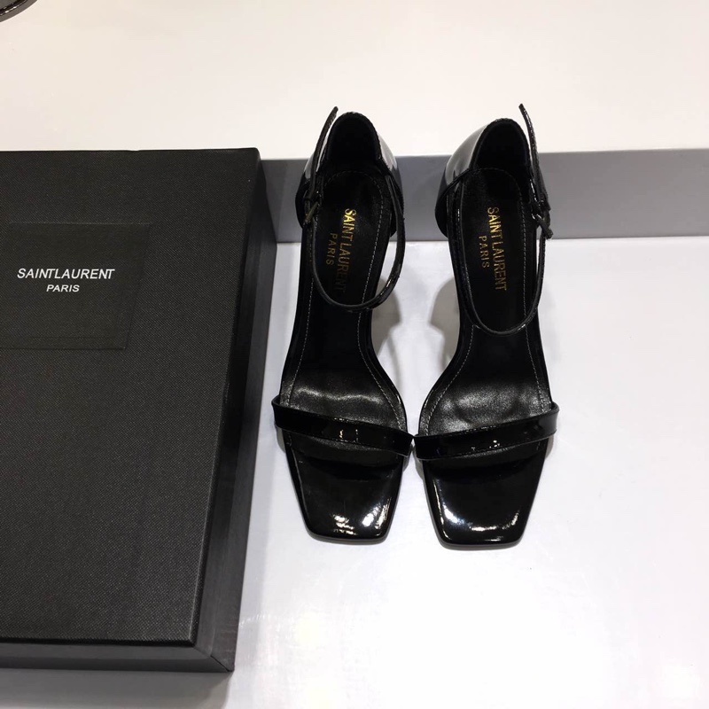 CASSANDRA FLAT SANDALS IN SMOOTH LEATHER