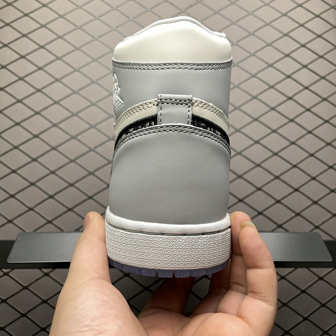 Dior × Air Jordan 1 - Image 3