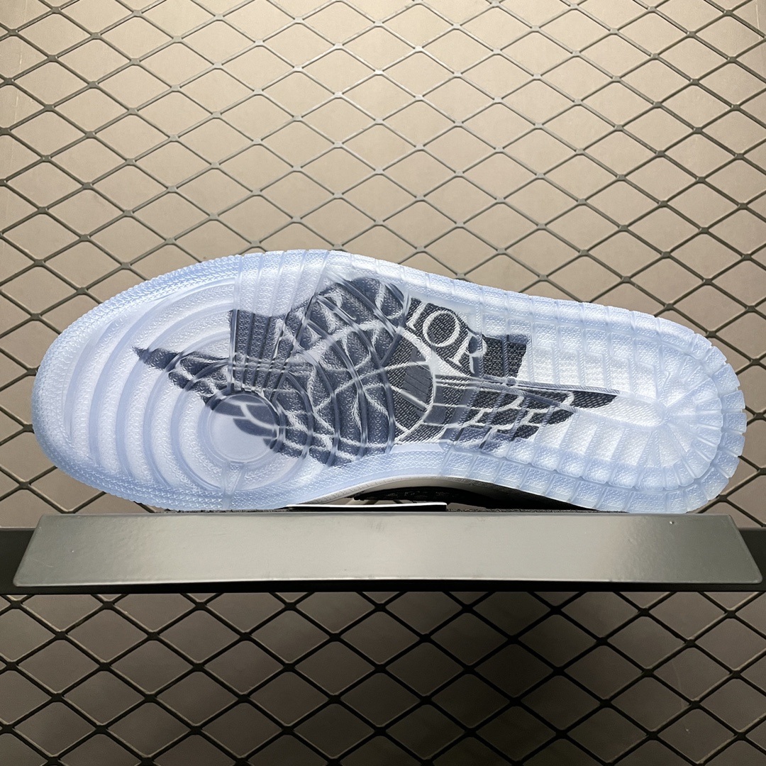 Dior × Air Jordan 1 - Image 8