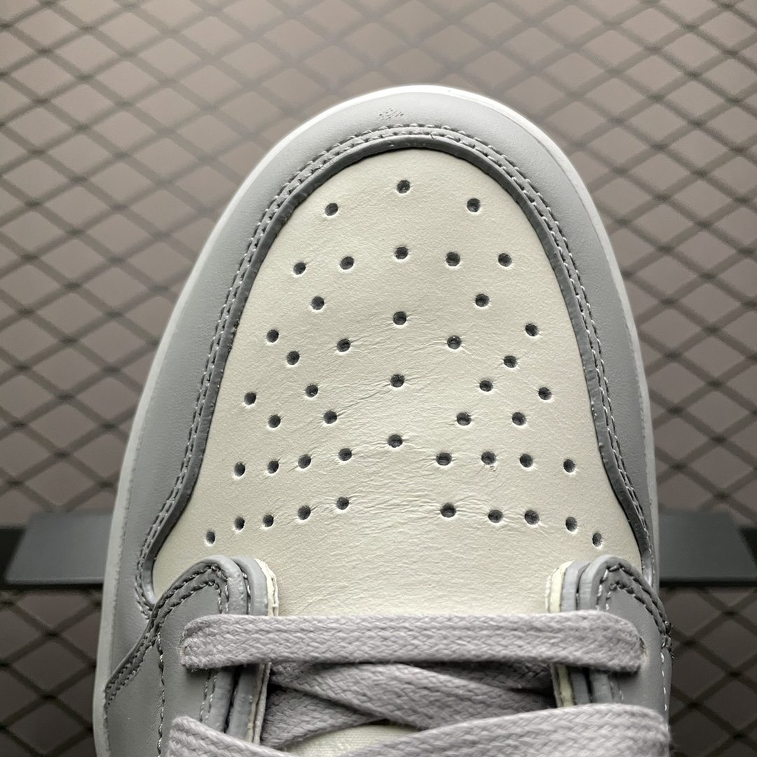 Dior × Air Jordan 1 - Image 5