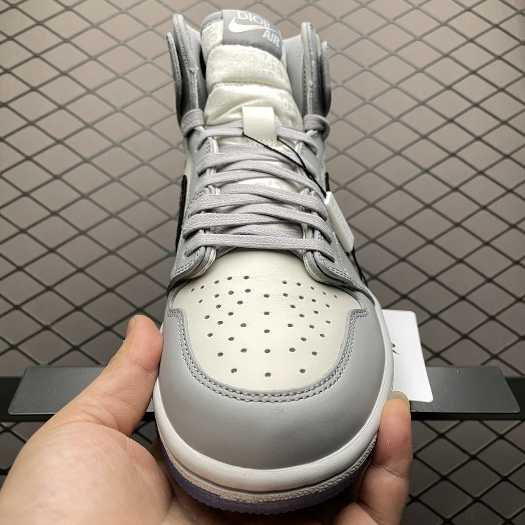 Dior × Air Jordan 1 - Image 4