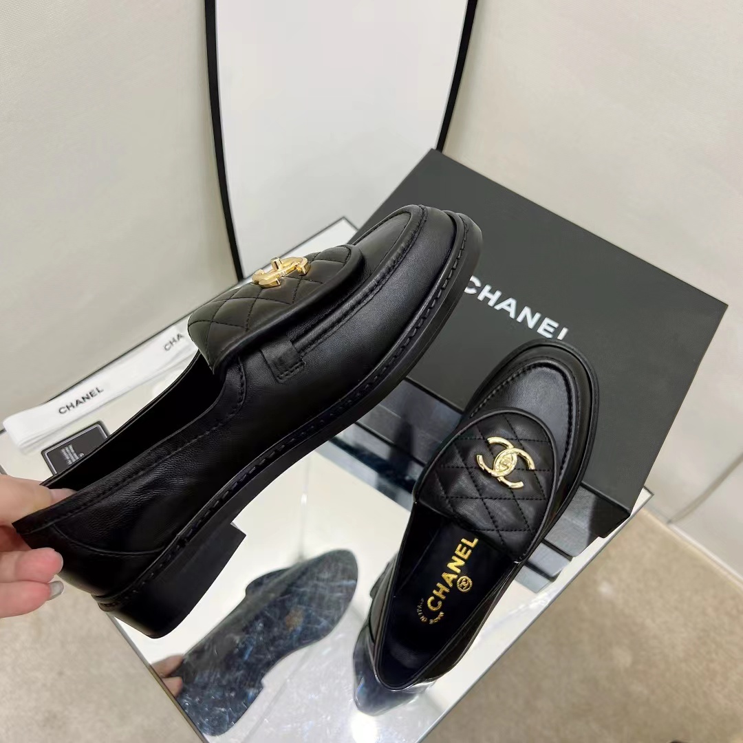 Chanel CC Classic Loafers - Image 2