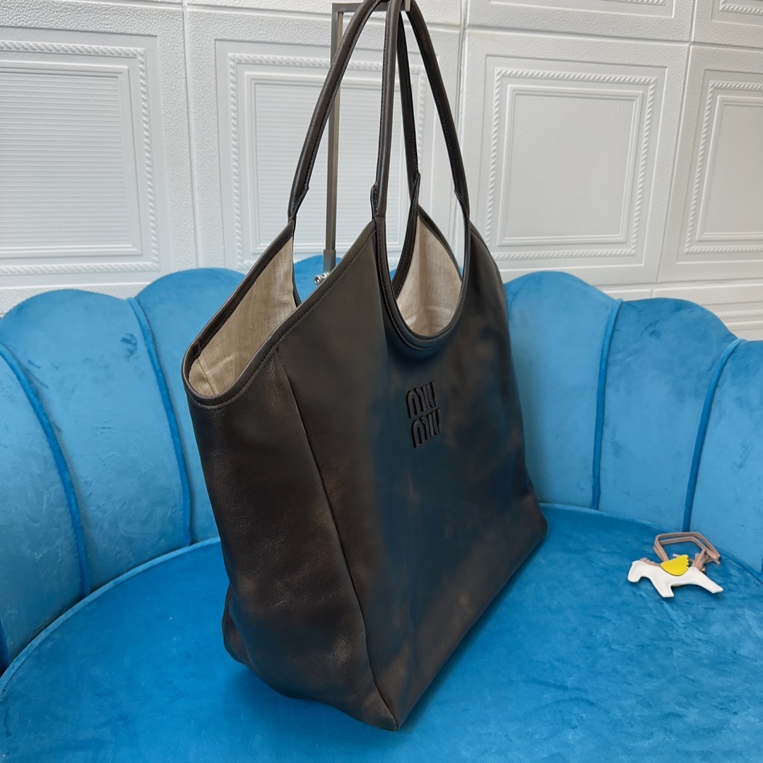 Lvy Leather bag - Image 3