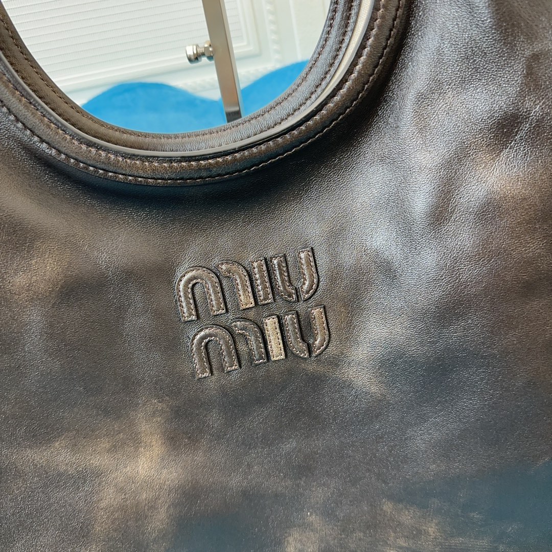 Lvy Leather bag - Image 9