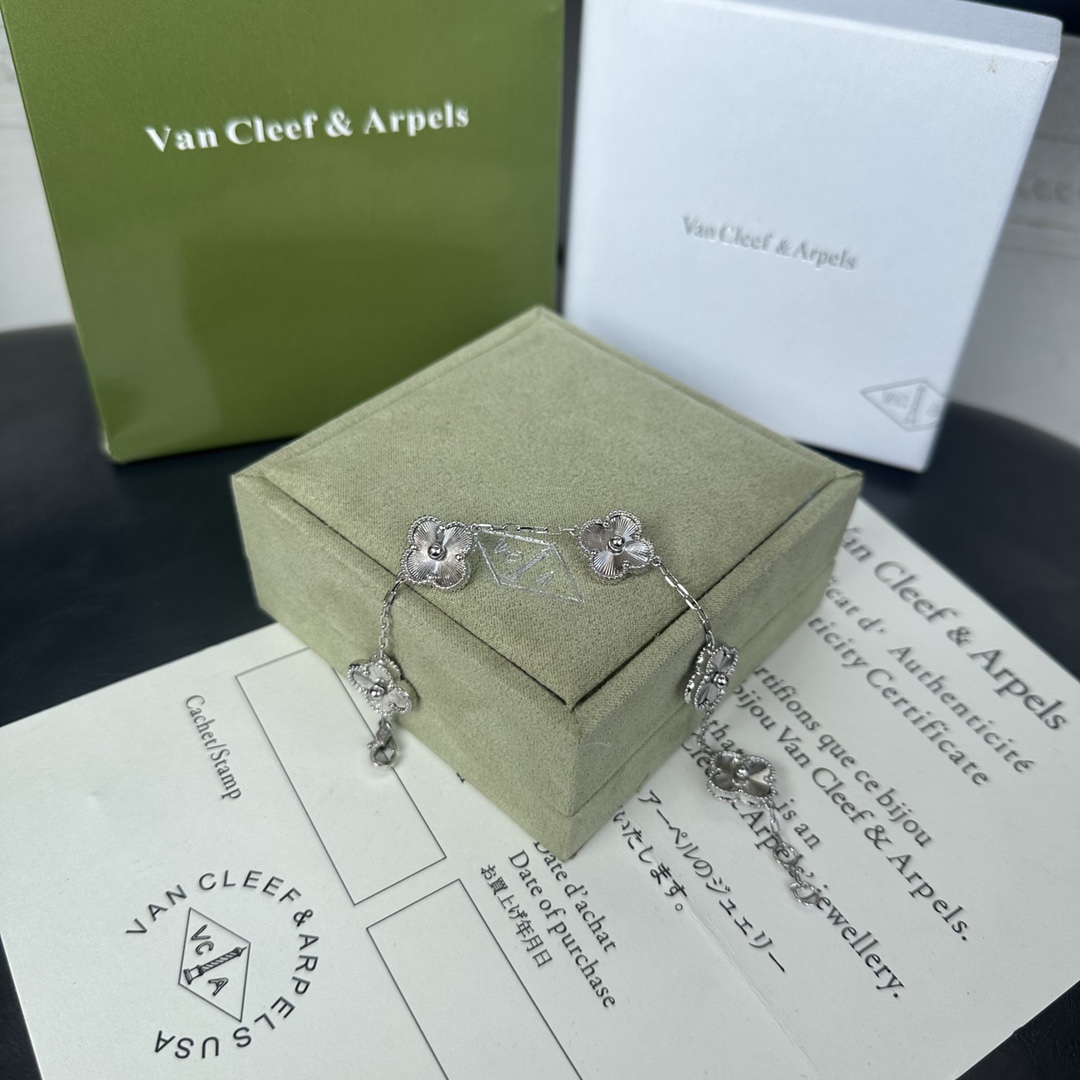 Van Cleef & Arpels Vintage Alhambra Bracelet - Image 8