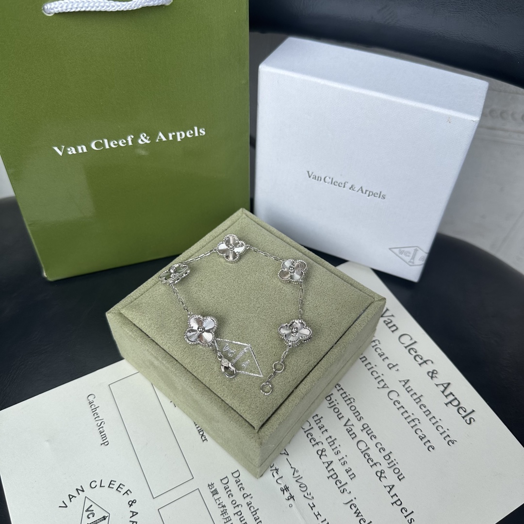 Van Cleef & Arpels Vintage Alhambra Bracelet - Image 4