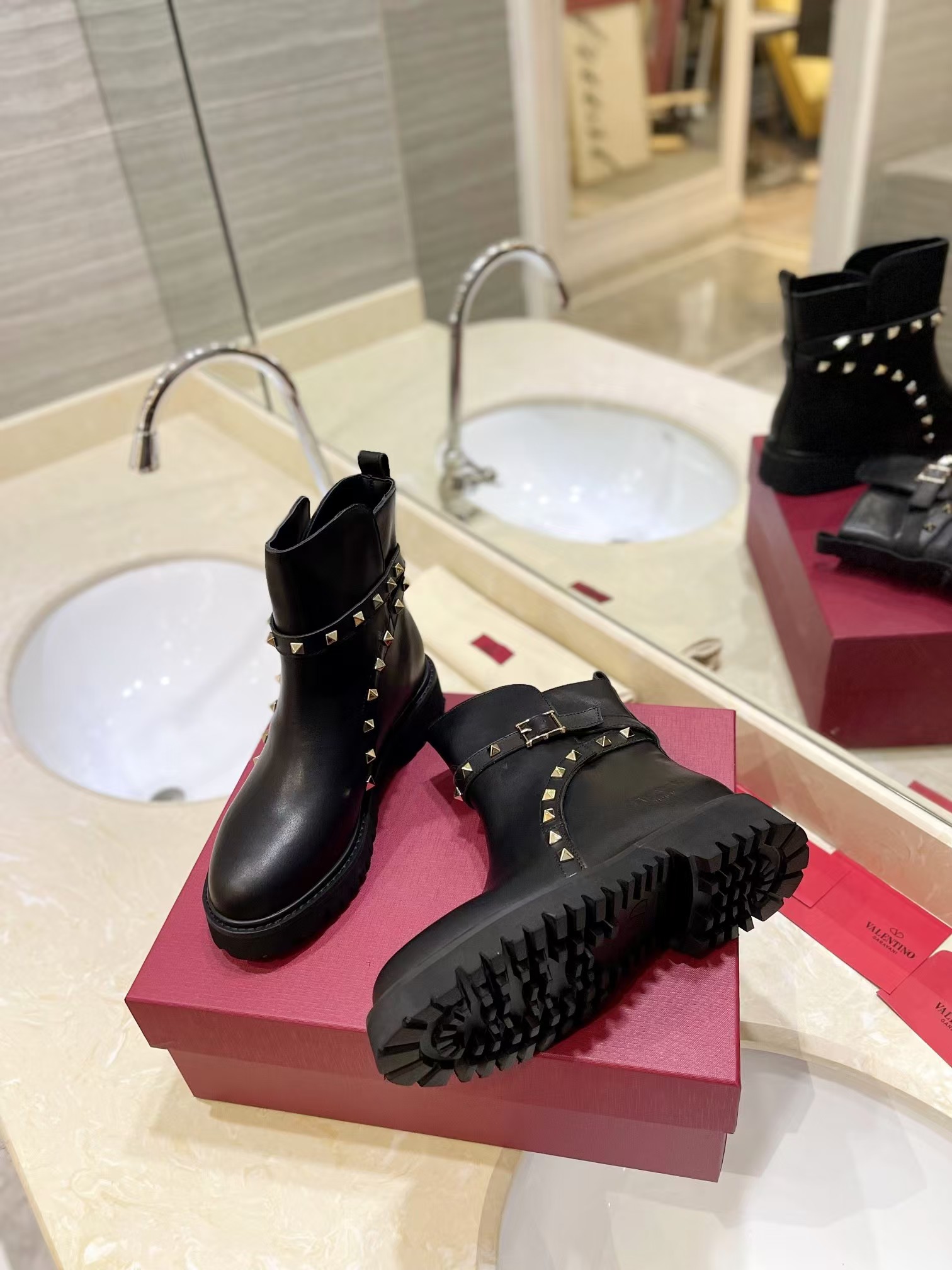 Valentino Garavani Rockstud Calfskin - Image 4