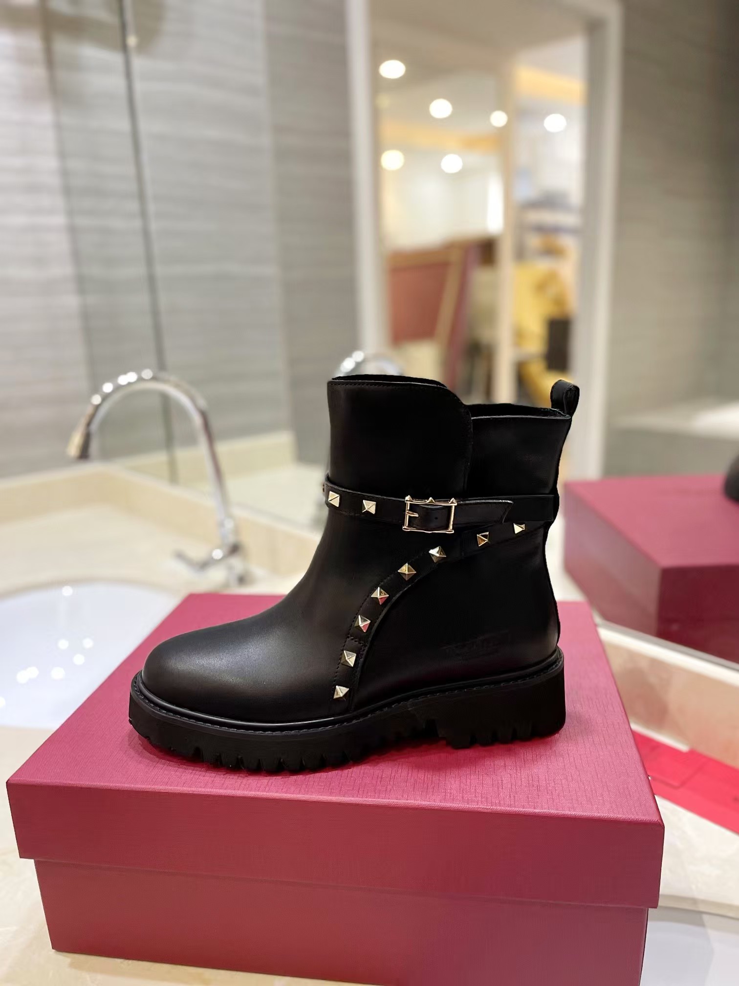 Valentino Garavani Rockstud Calfskin - Image 7