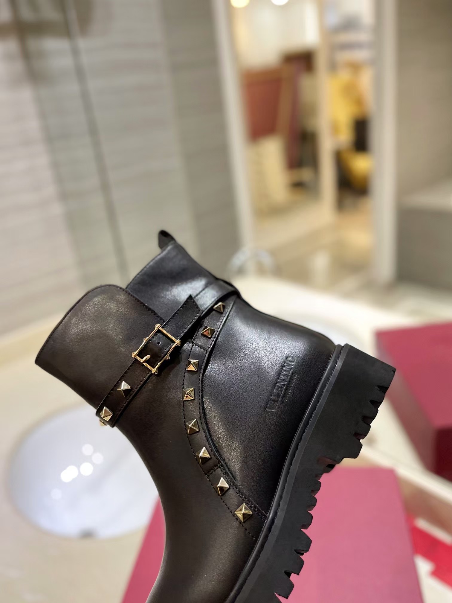 Valentino Garavani Rockstud Calfskin - Image 6