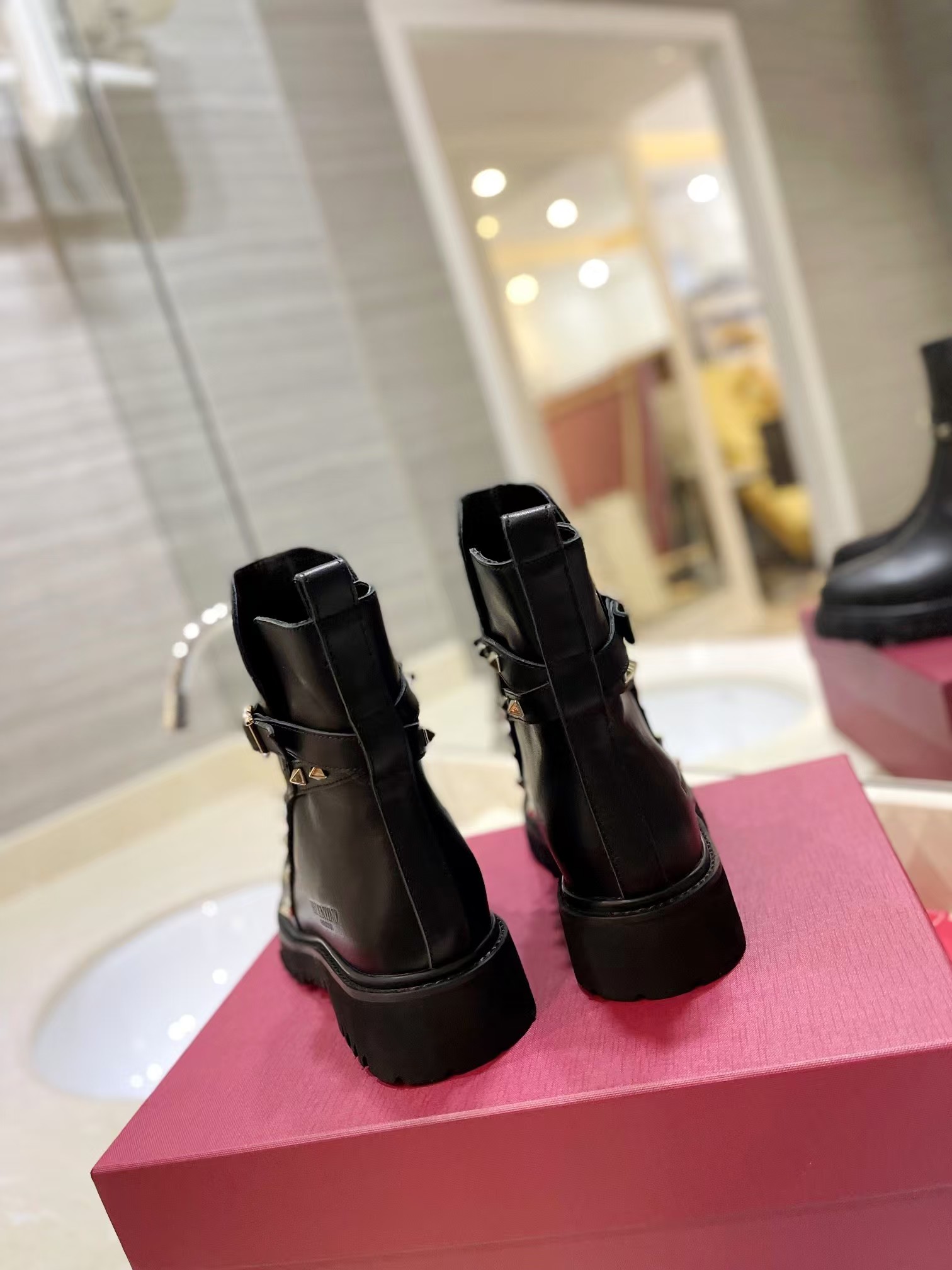 Valentino Garavani Rockstud Calfskin - Image 5