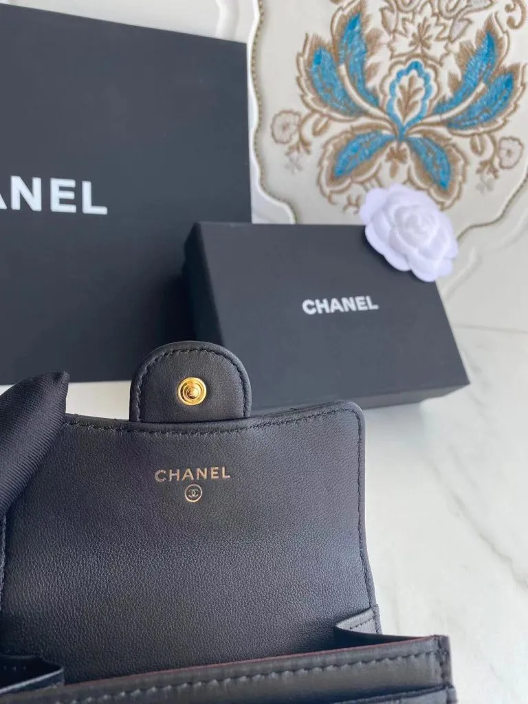 Chanel Classic Leather Wallet In Black - Image 6
