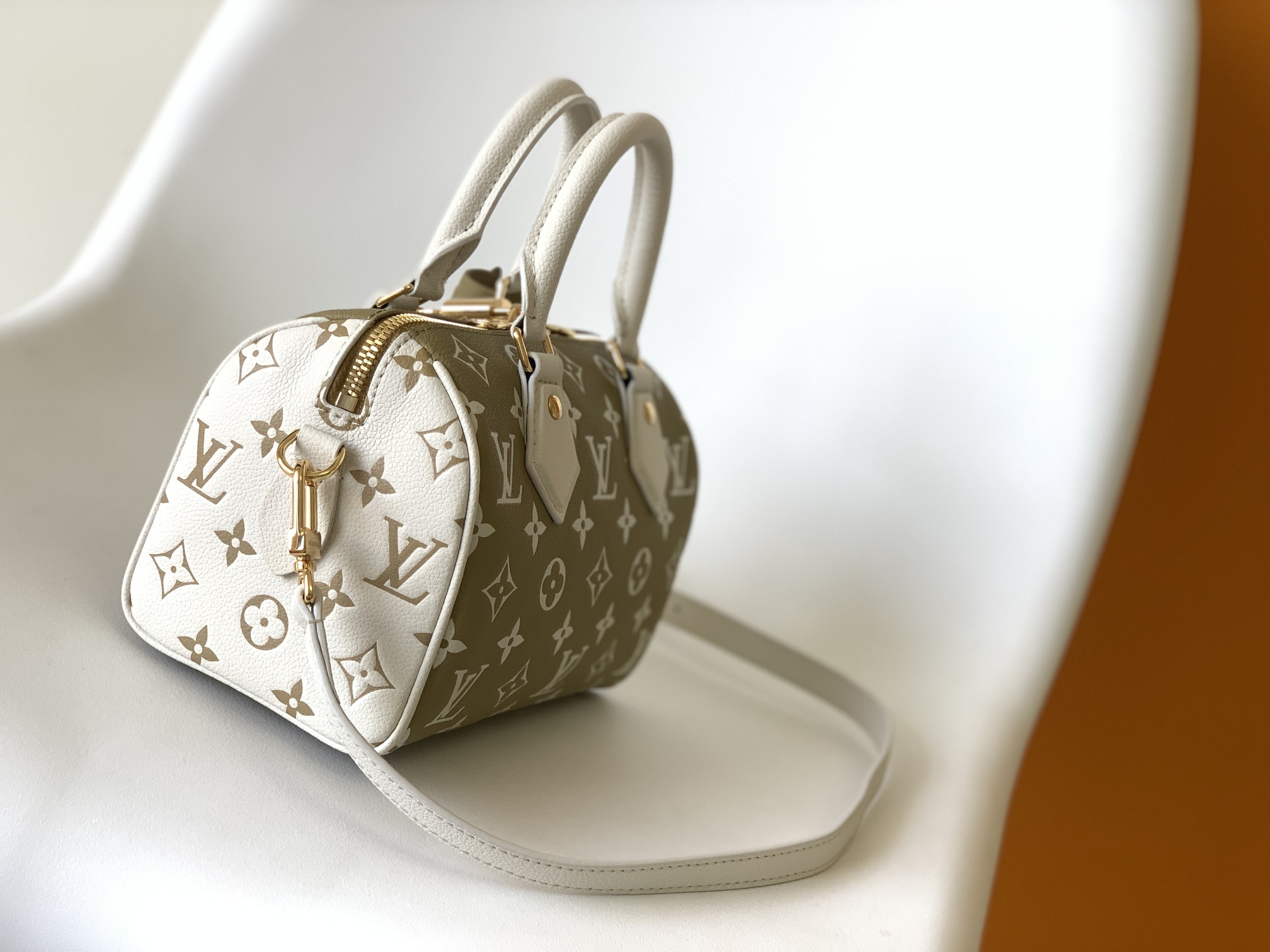 Elite Duo Canvas Luxe Handbag – Green & White - Image 2
