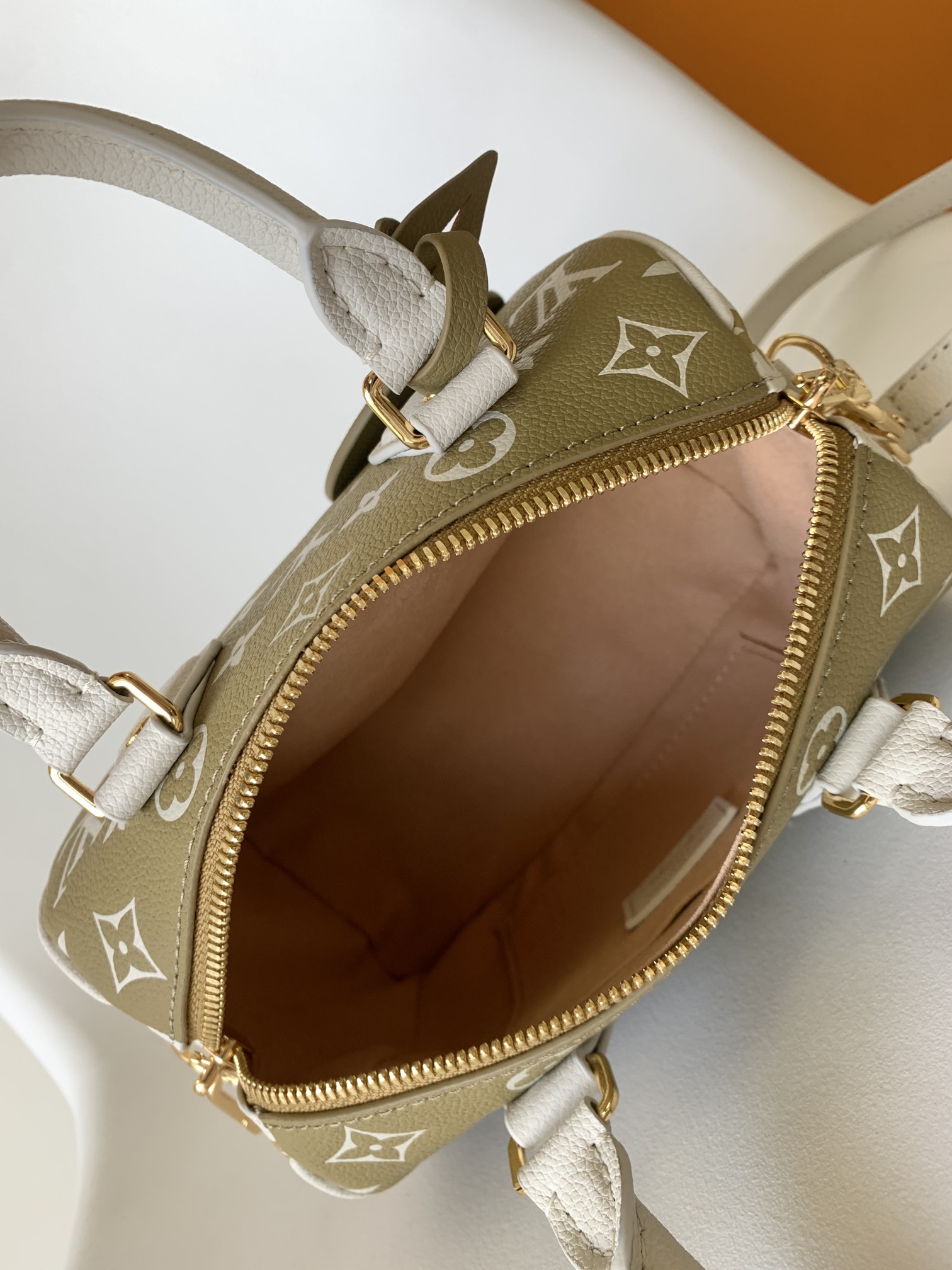 Elite Duo Canvas Luxe Handbag – Green & White - Image 6