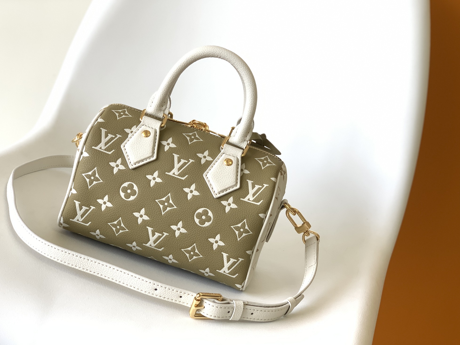 Elite Duo Canvas Luxe Handbag – Green & White - Image 3