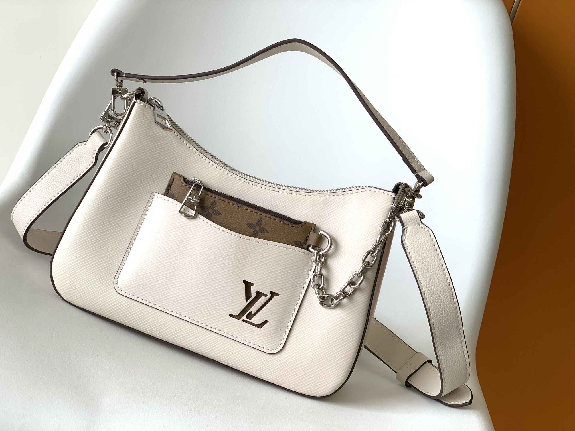 White M80689 Premium Leather Handbag for Women – Elegant Designer-Inspired Style