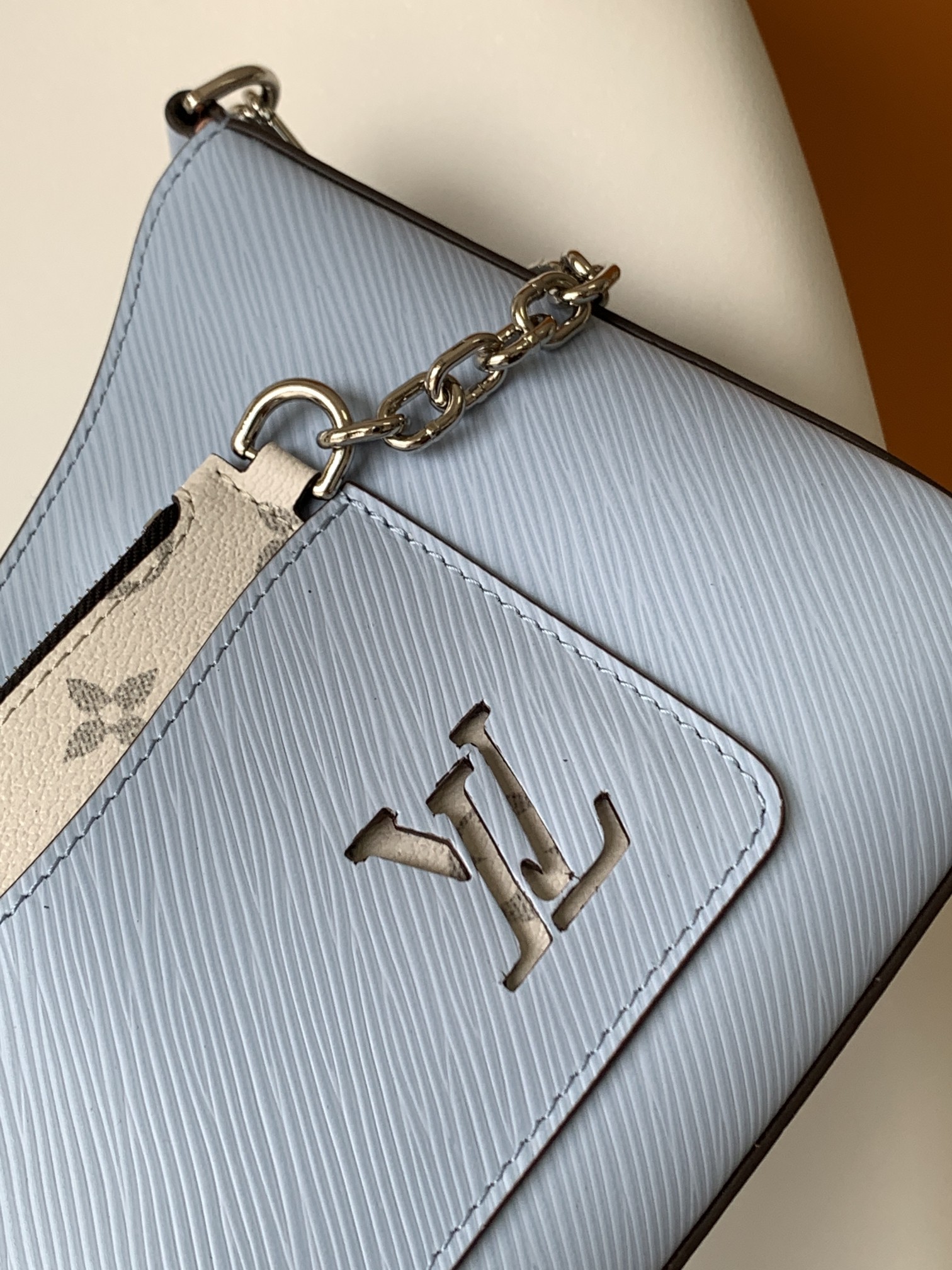 Luxury Blue Signature Handbag – Exclusive Edition M59488 - Image 4