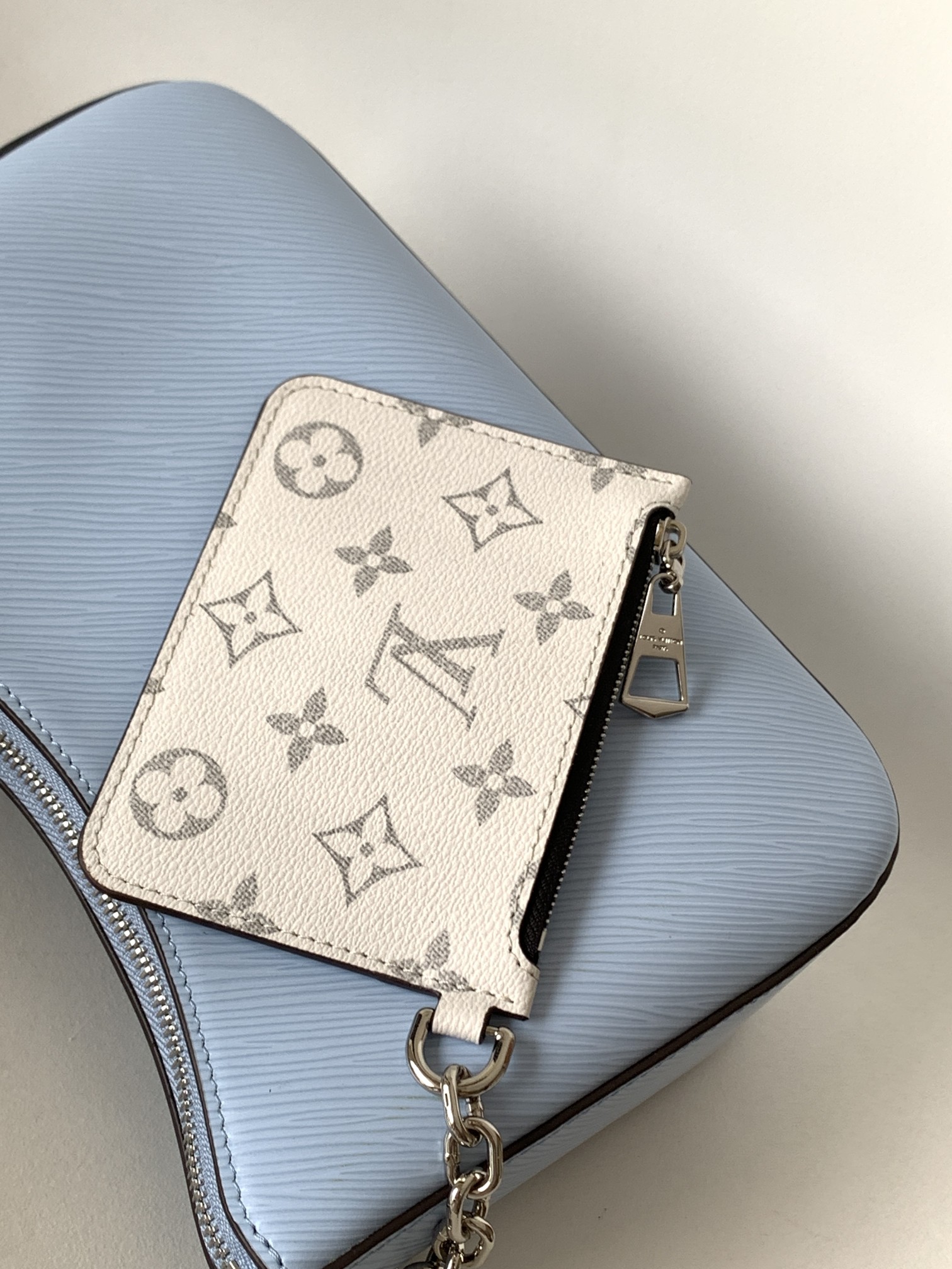 Luxury Blue Signature Handbag – Exclusive Edition M59488 - Image 5