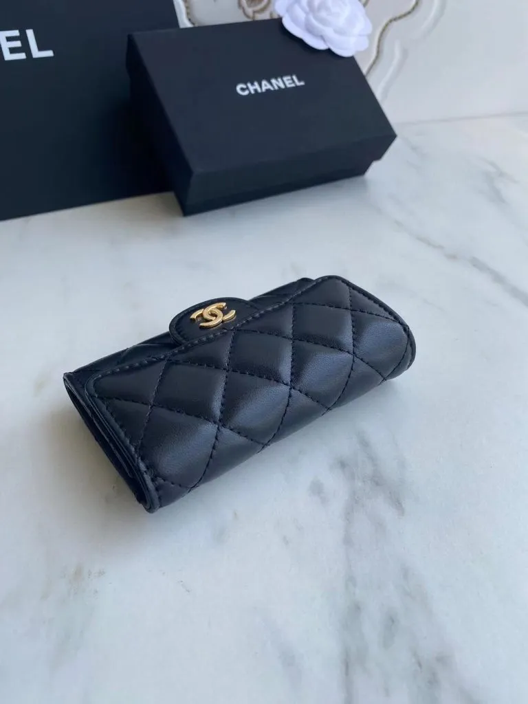 Chanel Classic Leather Wallet In Black - Image 4