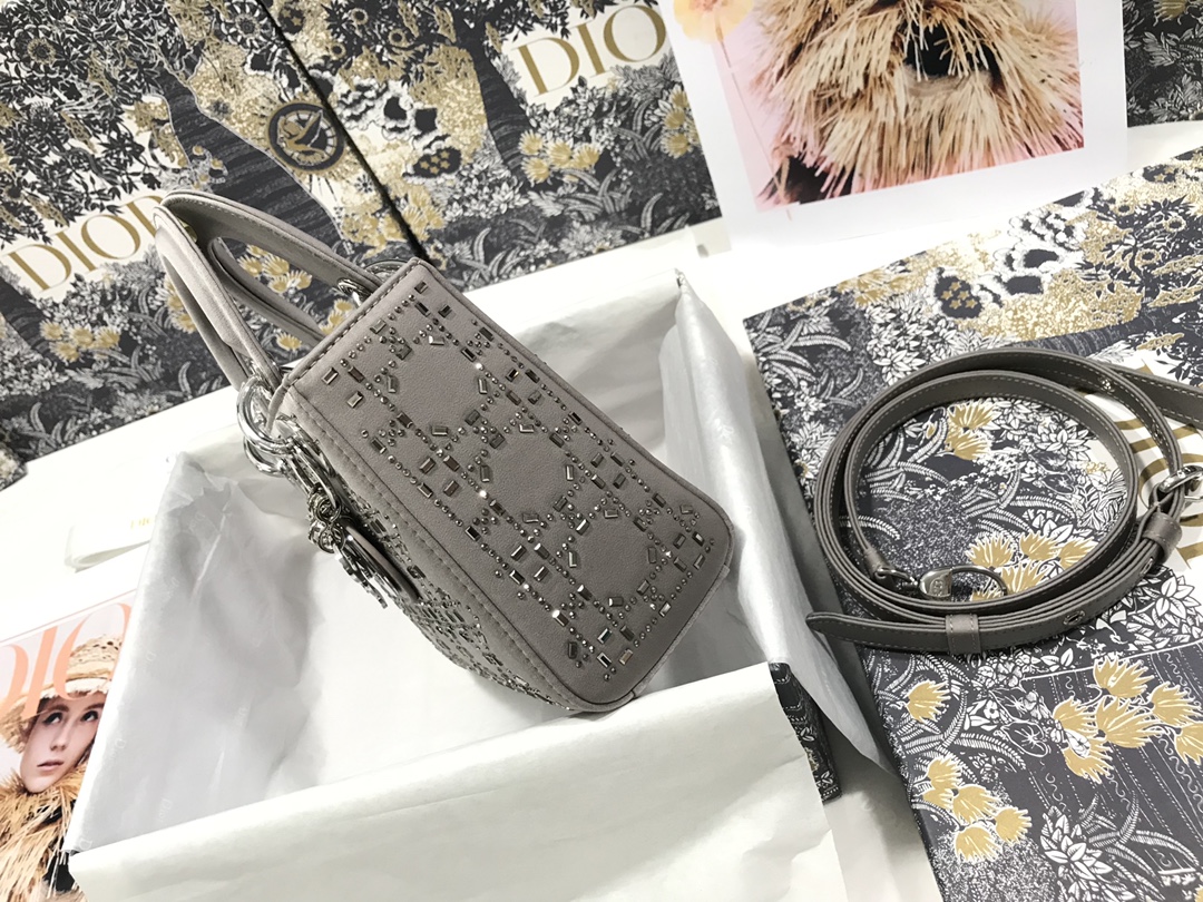 Elegant Grey Quilted Satin Three-Compartment Evening Handbag for Women