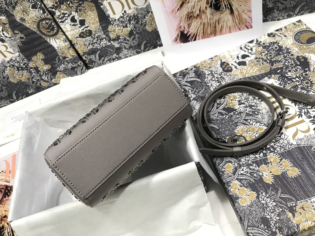 Elegant Grey Quilted Satin Three-Compartment Evening Handbag for Women - Image 7