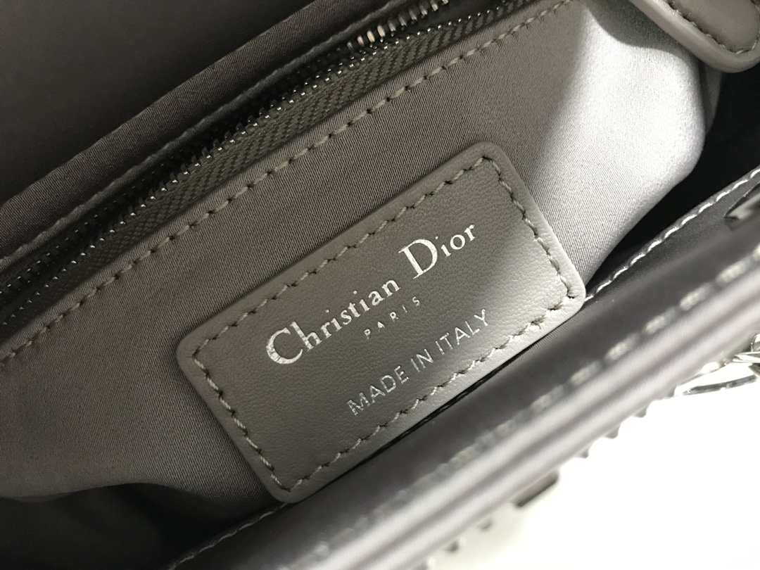 Elegant Grey Quilted Satin Three-Compartment Evening Handbag for Women - Image 2