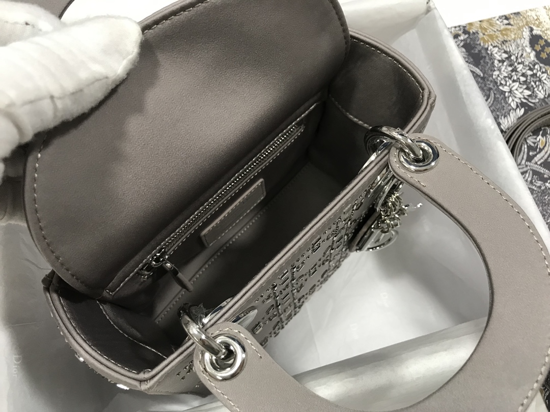 Elegant Grey Quilted Satin Three-Compartment Evening Handbag for Women - Image 3