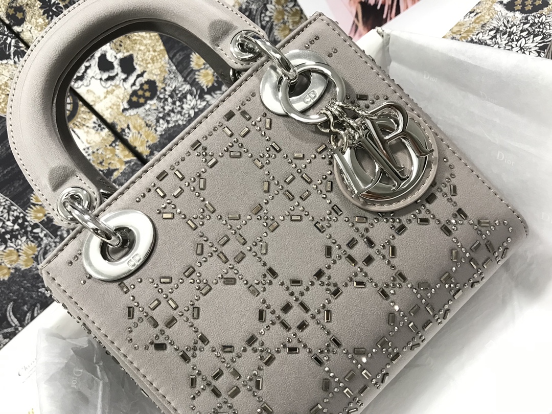 Elegant Grey Quilted Satin Three-Compartment Evening Handbag for Women - Image 6