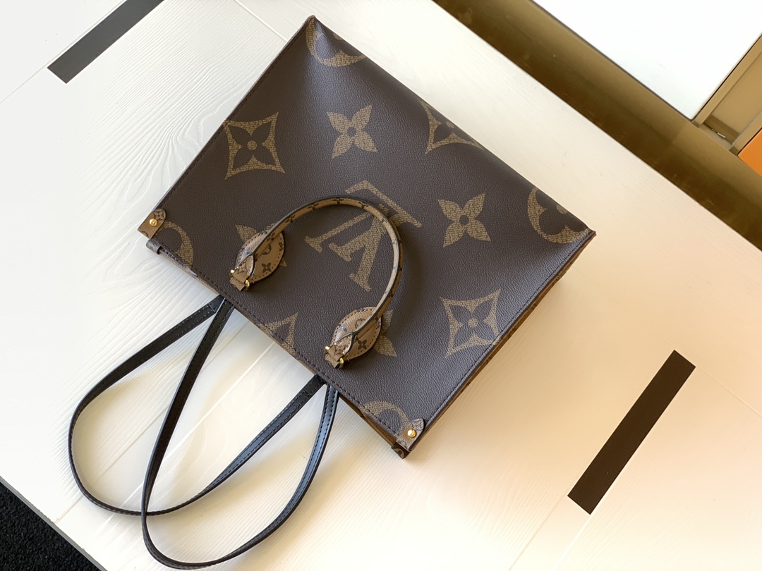 Midnight Elegance Black Leather Tote Bag - Image 5