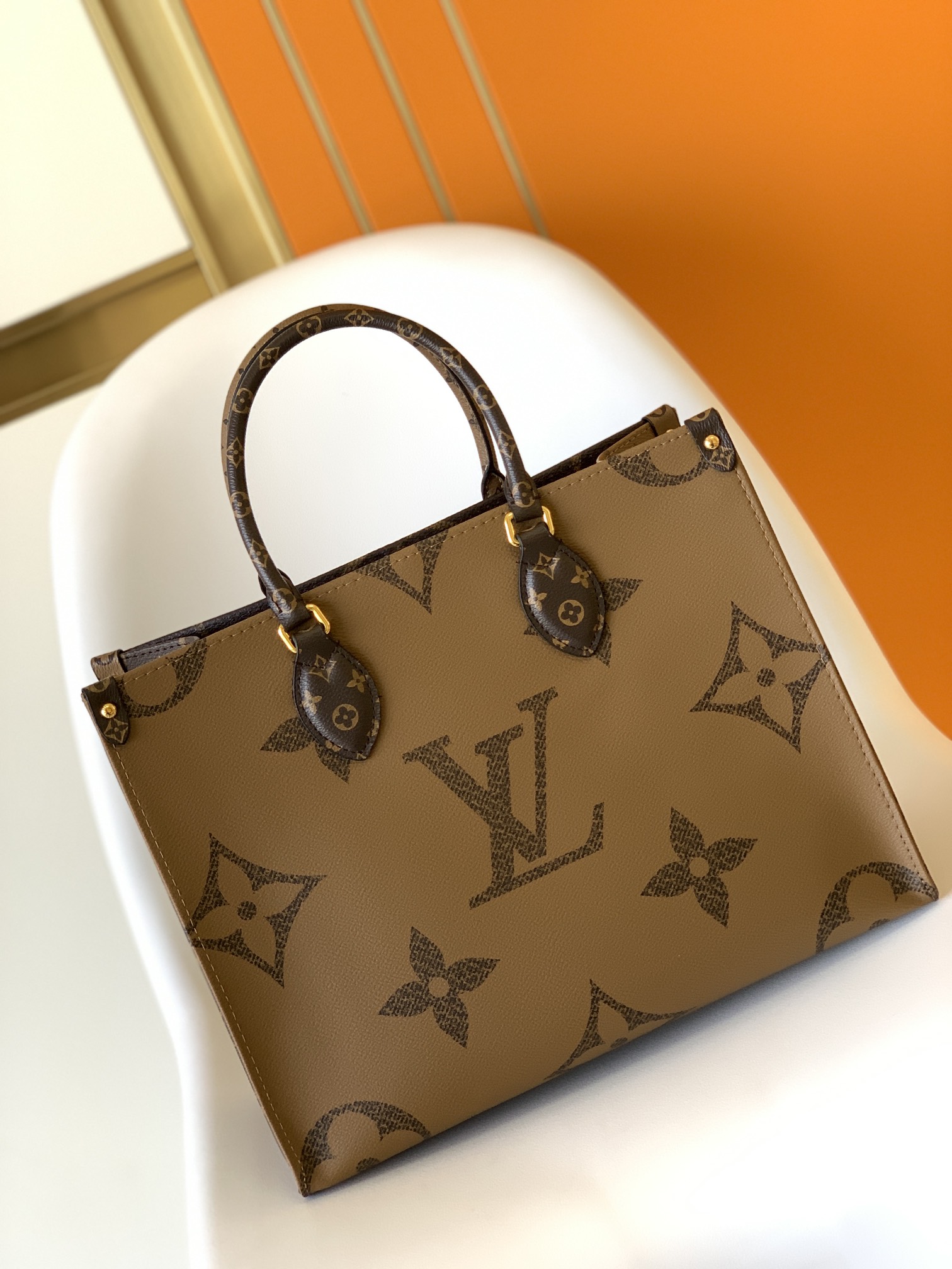 Midnight Elegance Black Leather Tote Bag - Image 3