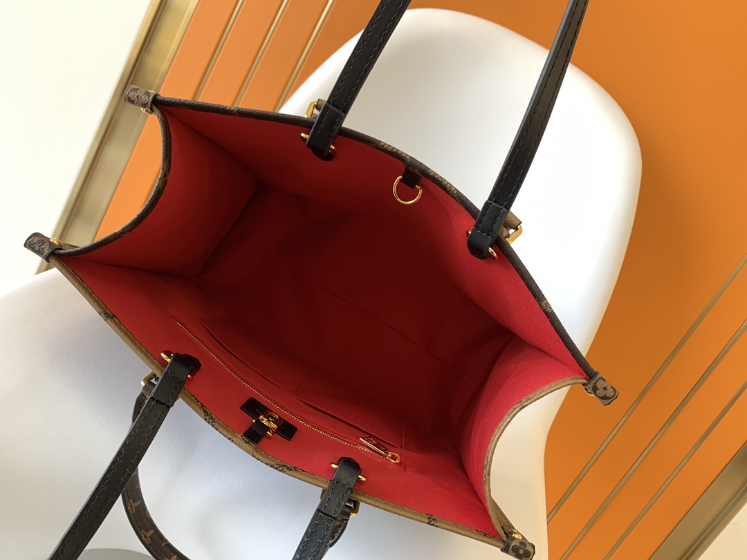 Midnight Elegance Black Leather Tote Bag - Image 4