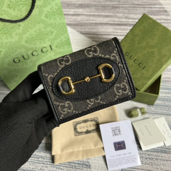 Elegant Green Boutique-Inspired Card Holder – Gold Clasp Edition