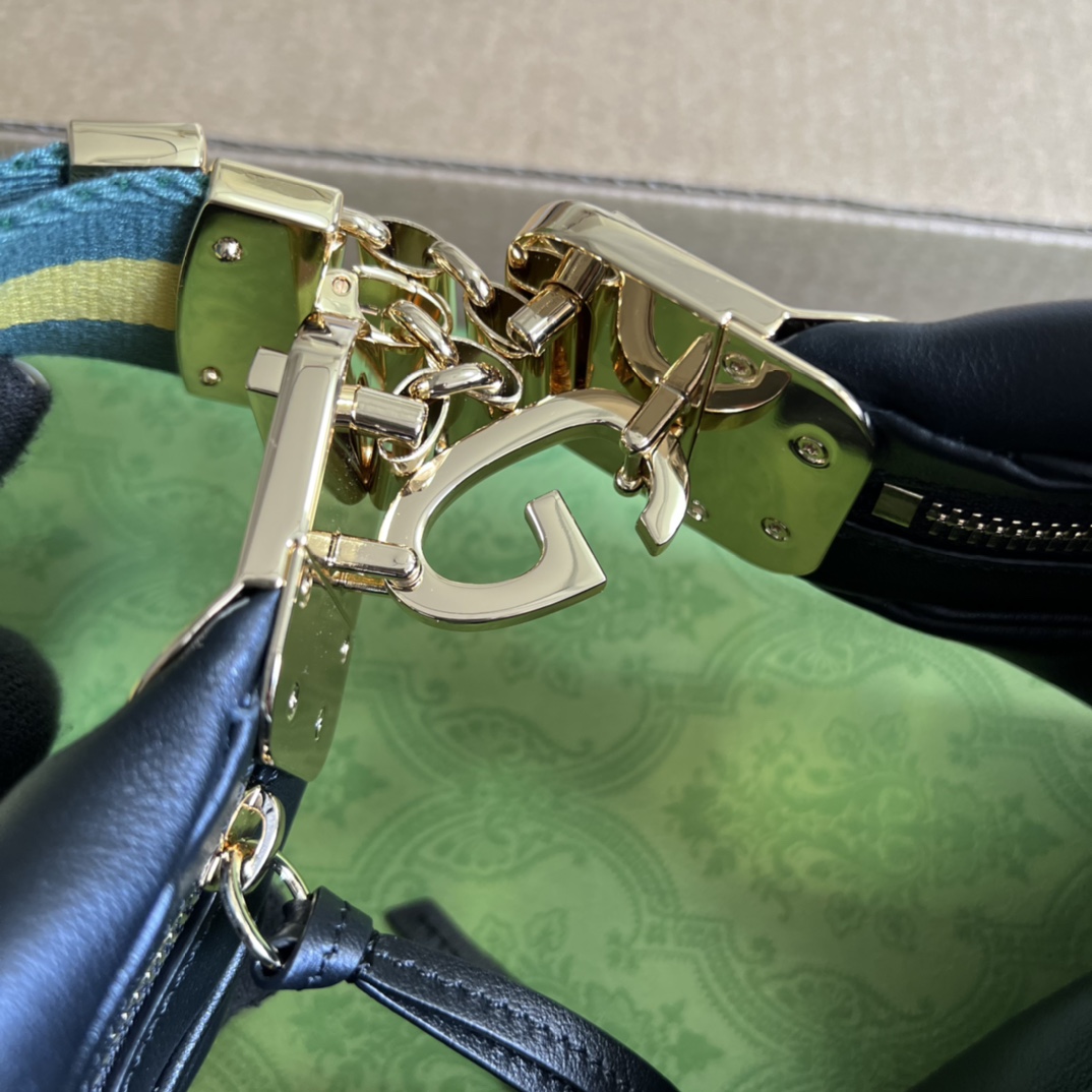 Gucci Attache Luxe Grande Shoulder Bag - Image 4