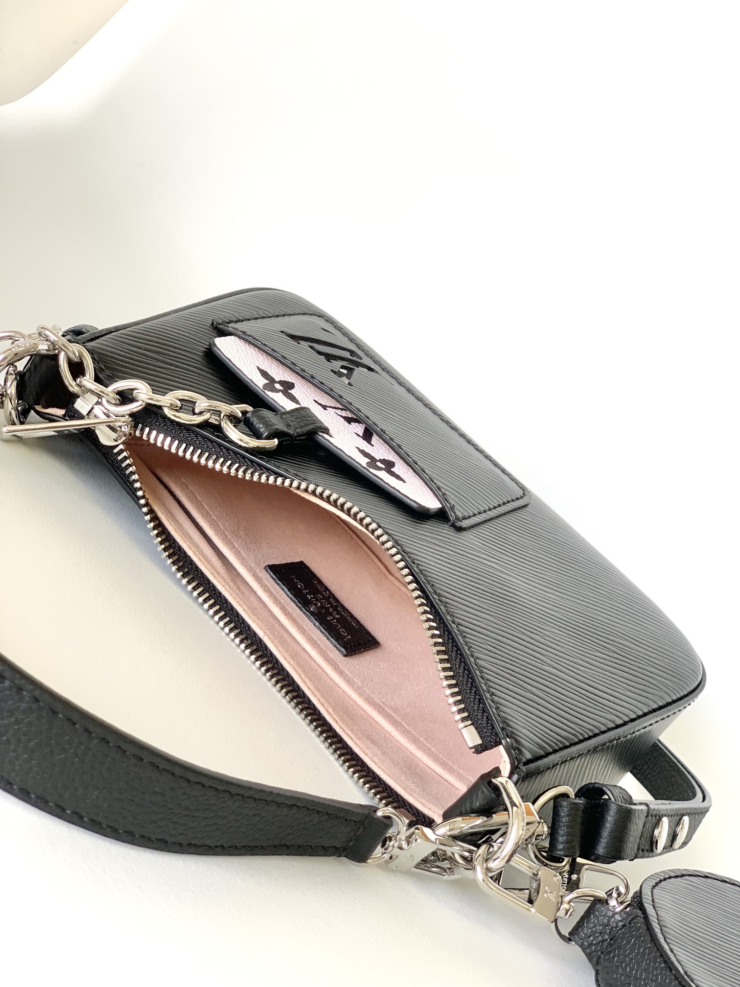 M20998 Black Premium Structured Handbag for Women - Image 5