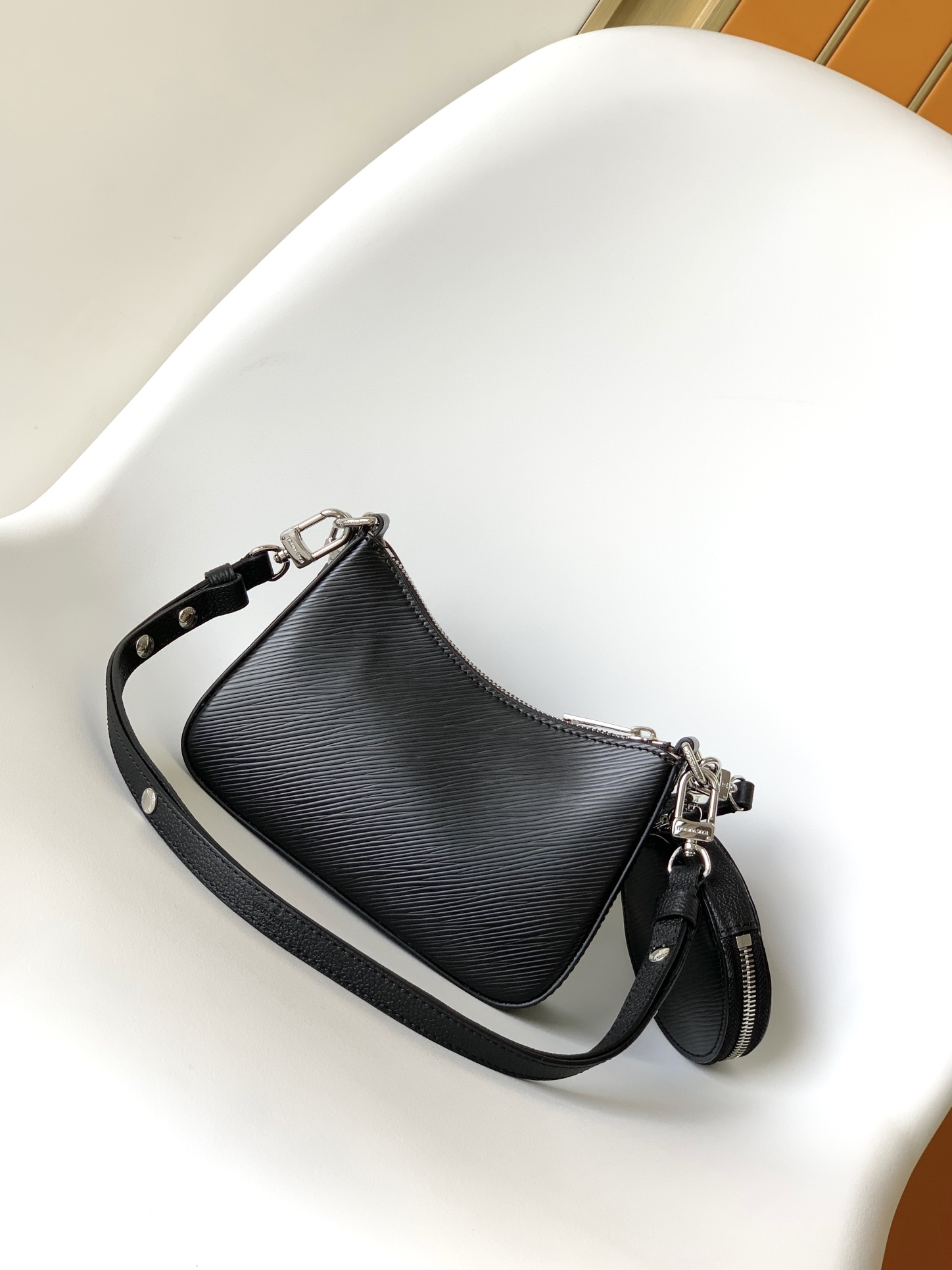 M20998 Black Premium Structured Handbag for Women - Image 3