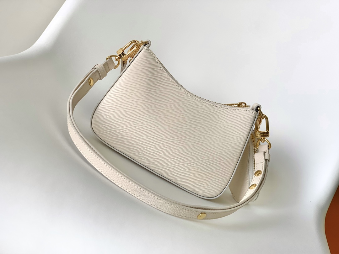 Heart-Shaped Premium Women’s Handbag – Elegant Luxury Style Crossbody - Image 3