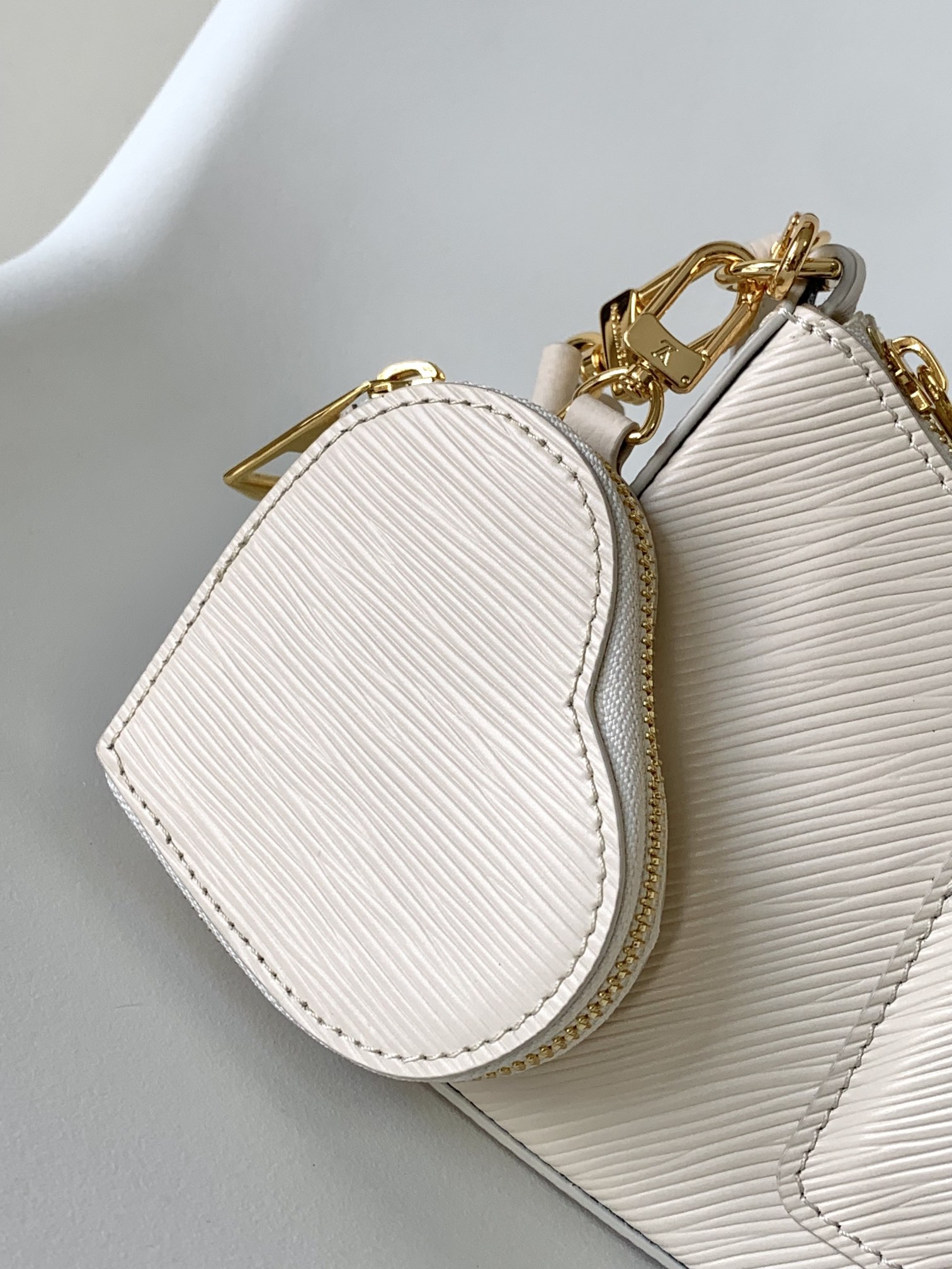 Heart-Shaped Premium Women’s Handbag – Elegant Luxury Style Crossbody - Image 5