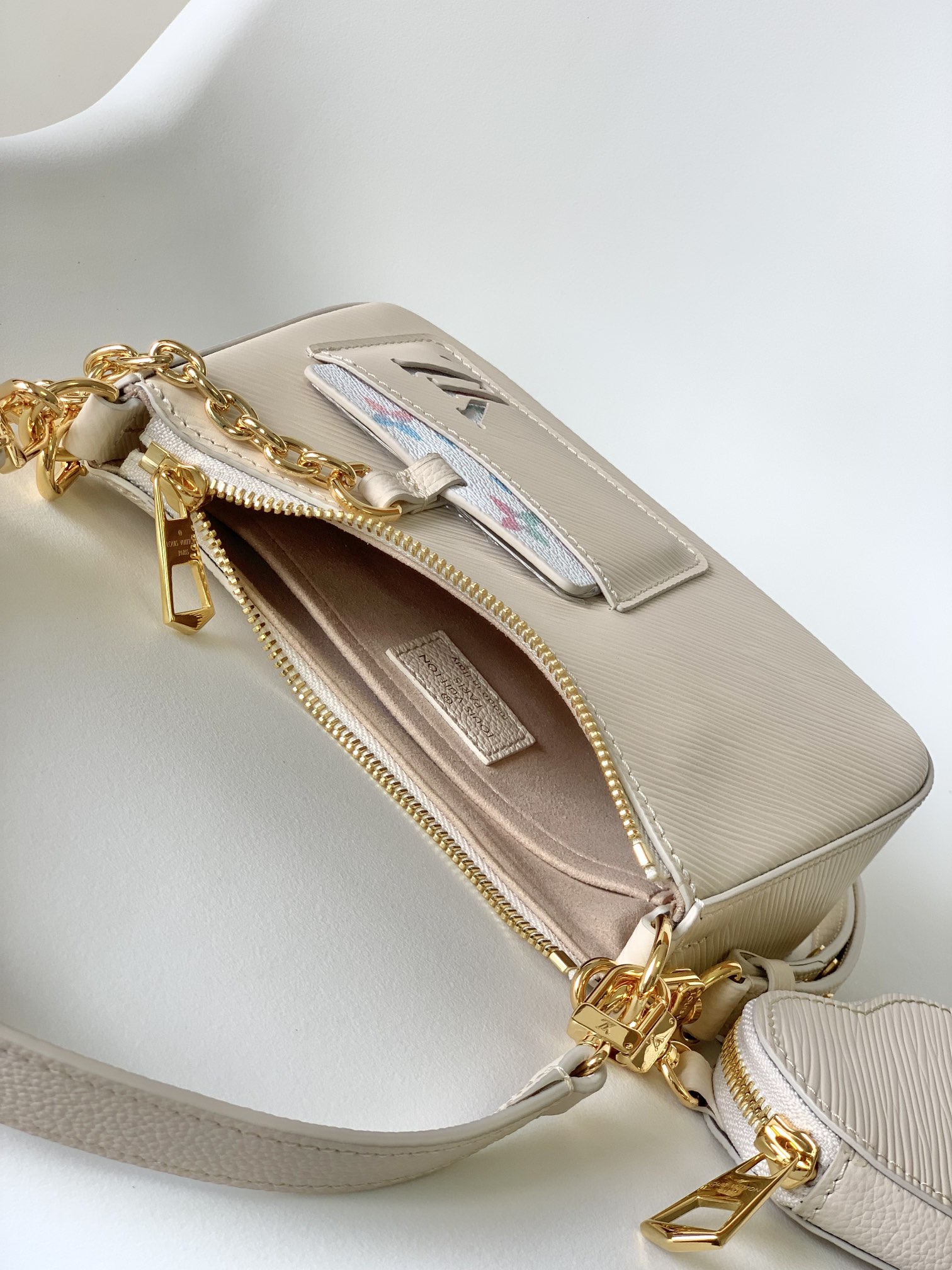 Heart-Shaped Premium Women’s Handbag – Elegant Luxury Style Crossbody - Image 6