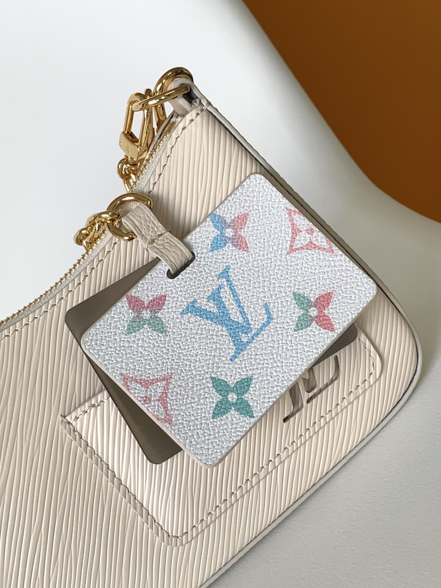 Heart-Shaped Premium Women’s Handbag – Elegant Luxury Style Crossbody - Image 4