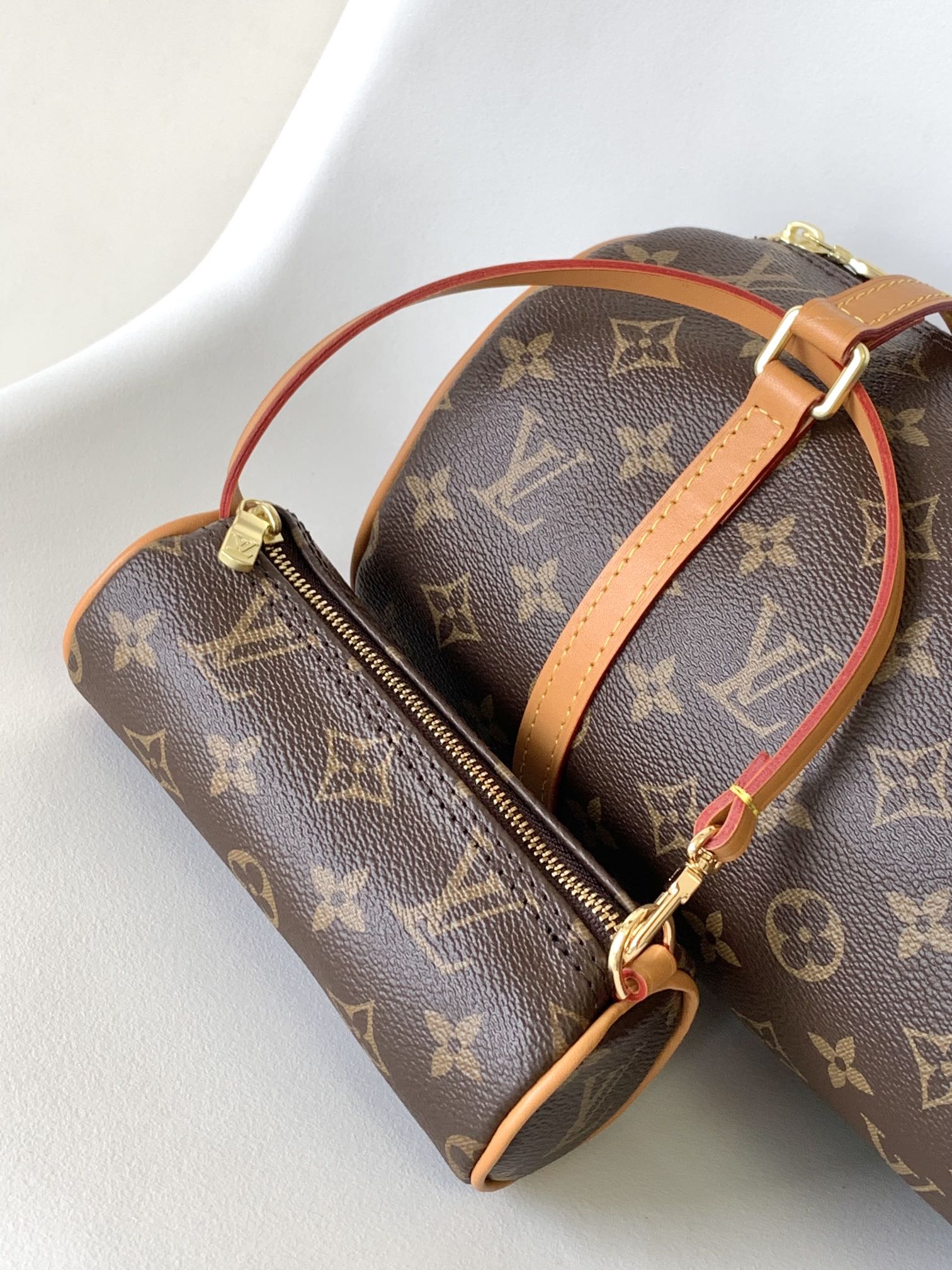 M51385 Vintage-Inspired Large Round Cylindrical Mother & Daughter Bag Set - Image 5
