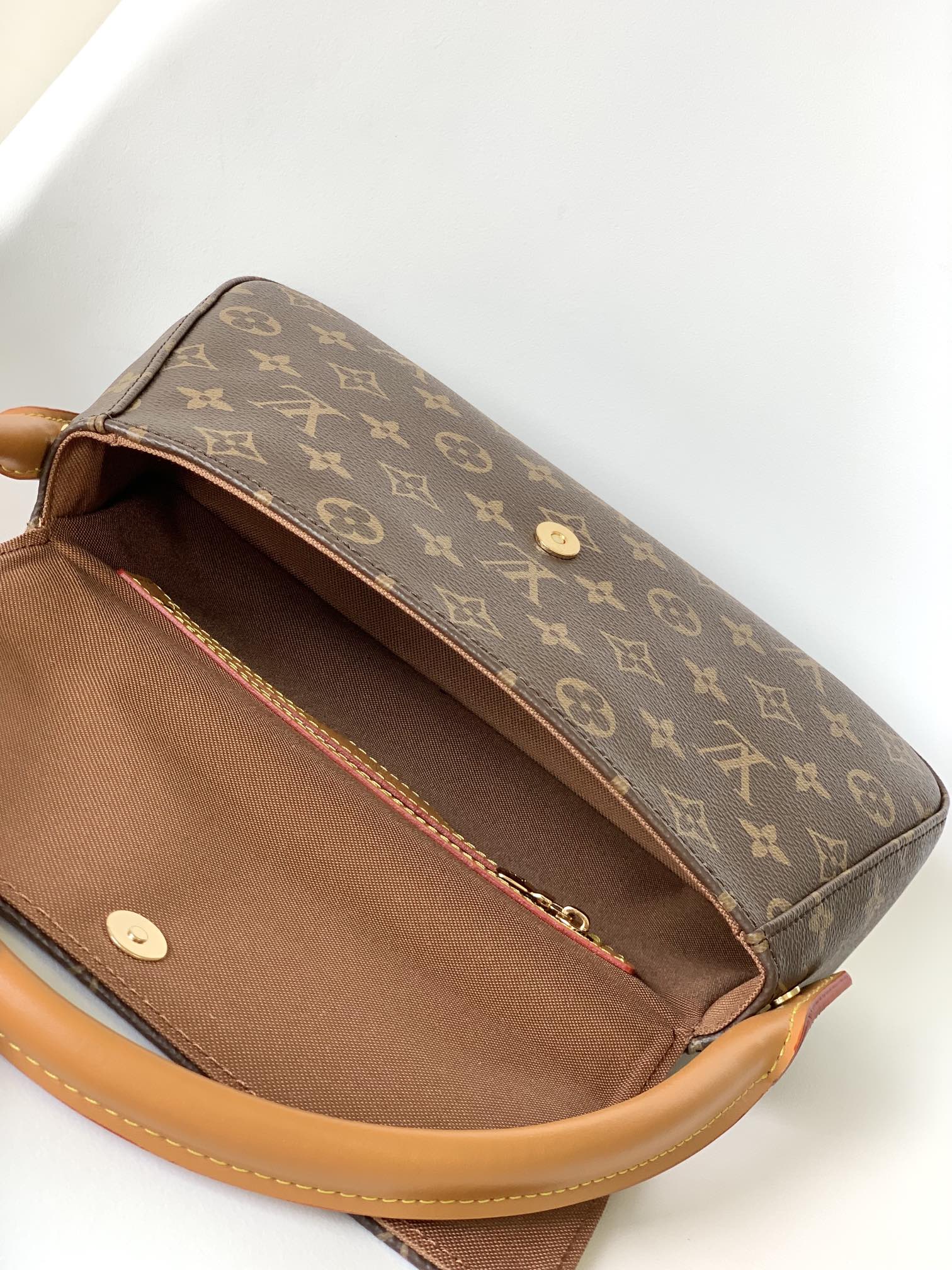 M51147 Vintage-Inspired Women’s Shoulder Bag – Elegant Everyday Luxury Style Bag - Image 5