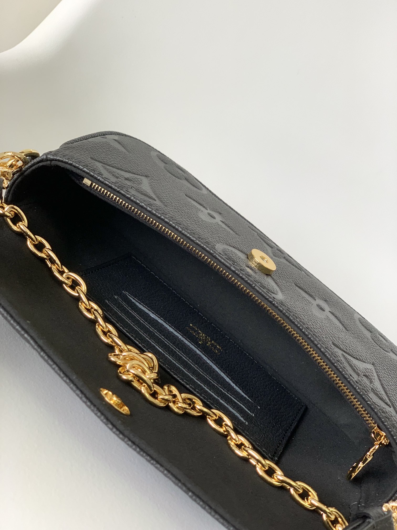 M82154 Black Elegant Luxury Handbag for Women | Premium Designer-Inspired Shoulder Bag - Image 5