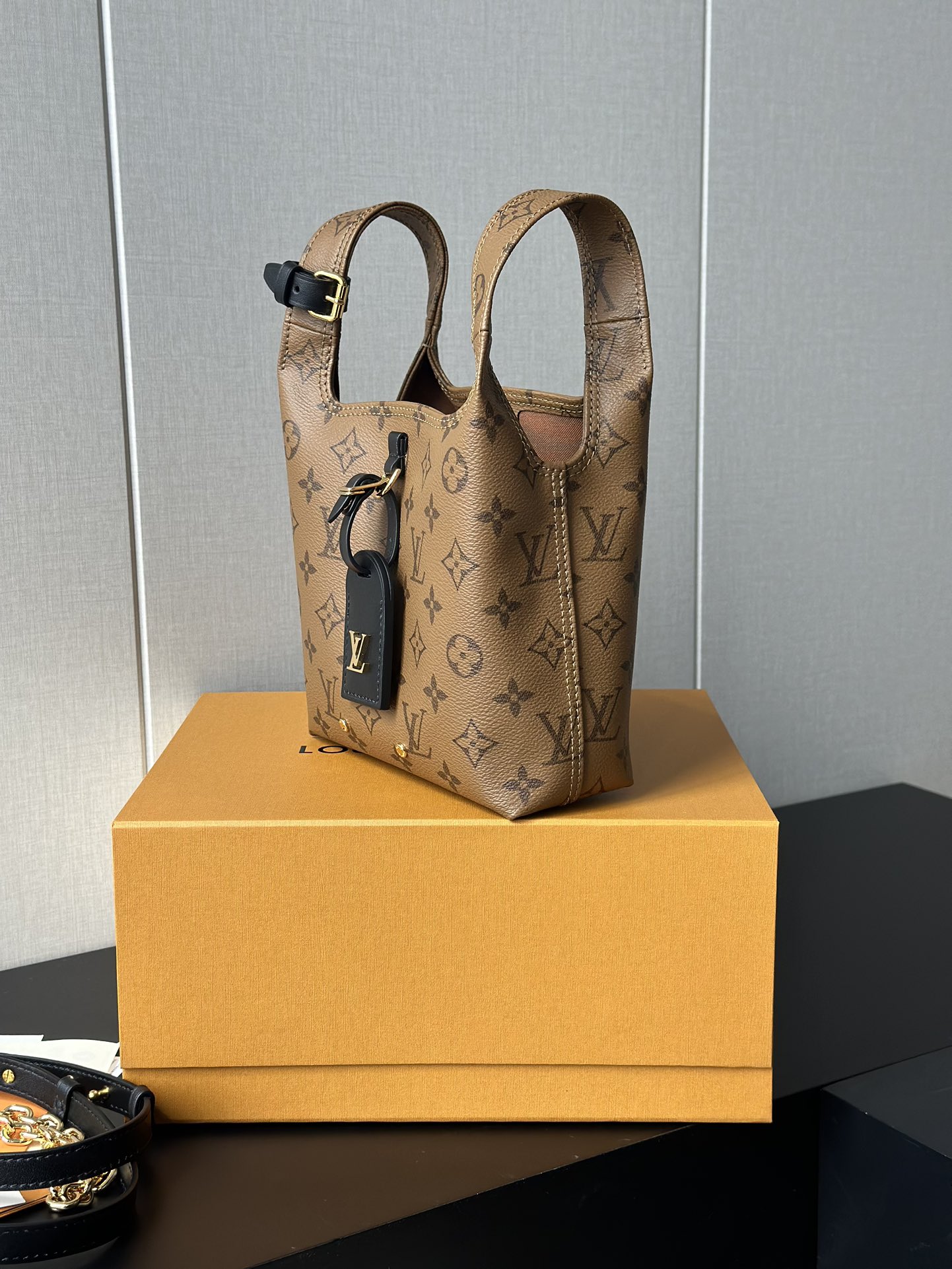 M46816 Yellow Floral Atlantis BB Style Handbag – Premium Leather Inspired Design - Image 3