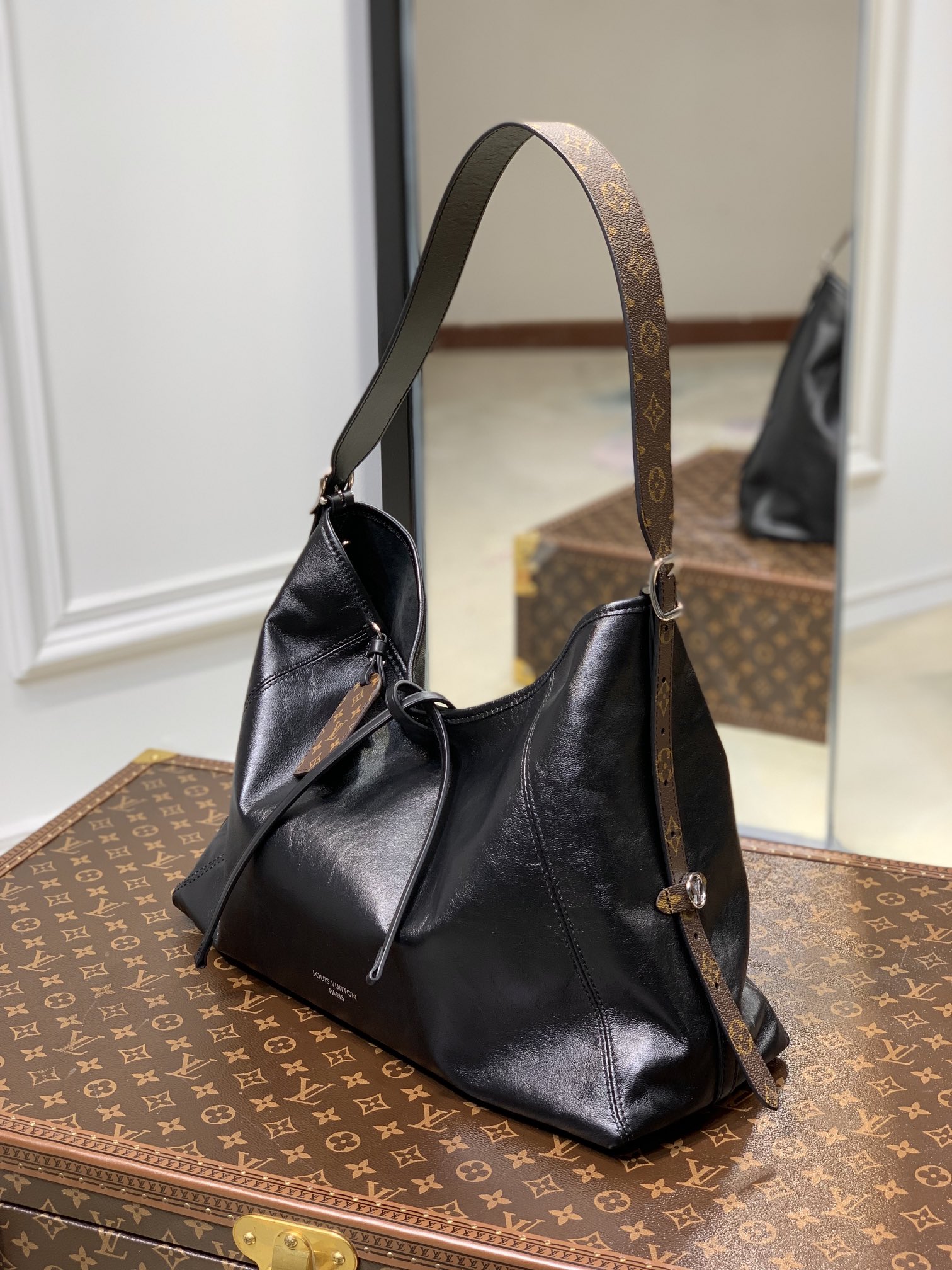 CarryAll Dark Medium Luxury Style Handbag for Women - Image 3