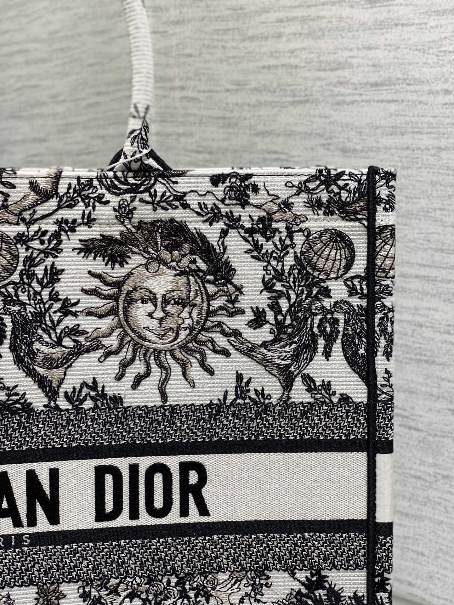Medium Size Tote's latest sun-themed Bag - Image 5