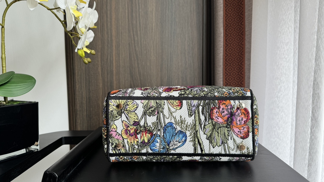 Elegant Lady D-Lite Style Luxury Inspired Handbag for Women - Image 4