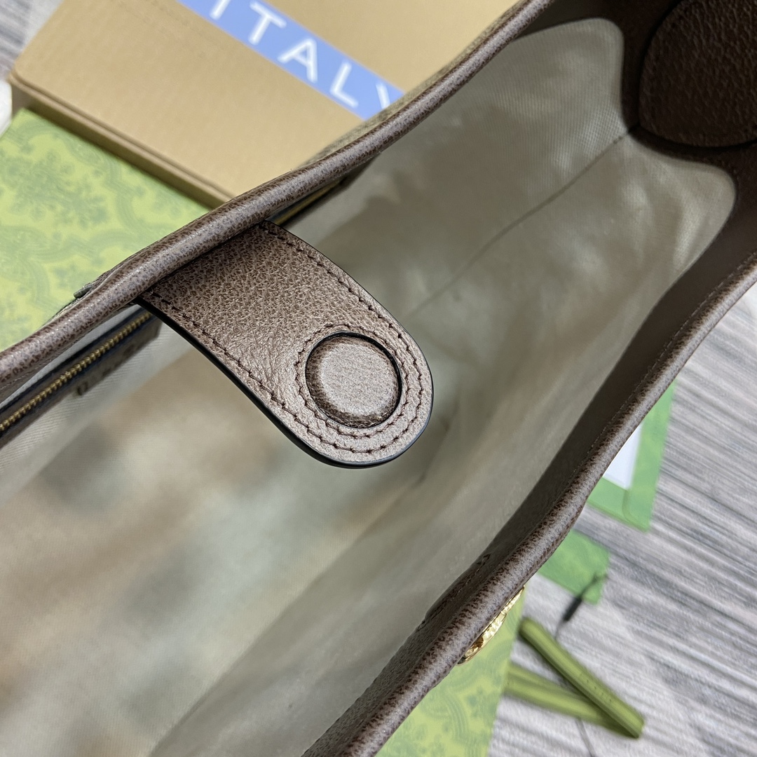 This medium-sized shoulder bag - Image 4