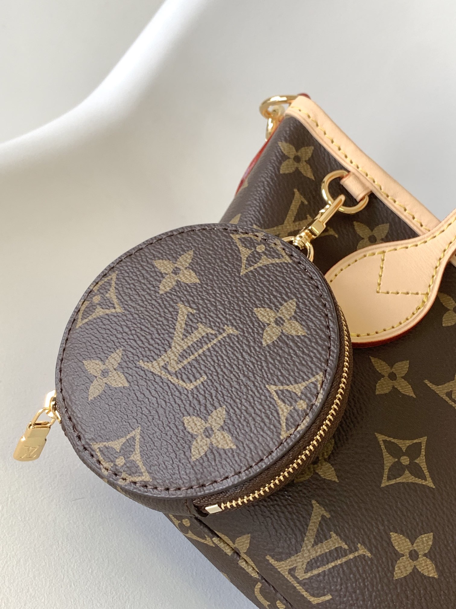 Premium Leather Shoulder Strap for Women – Adjustable Crossbody Replacement (Model M46705) - Image 3