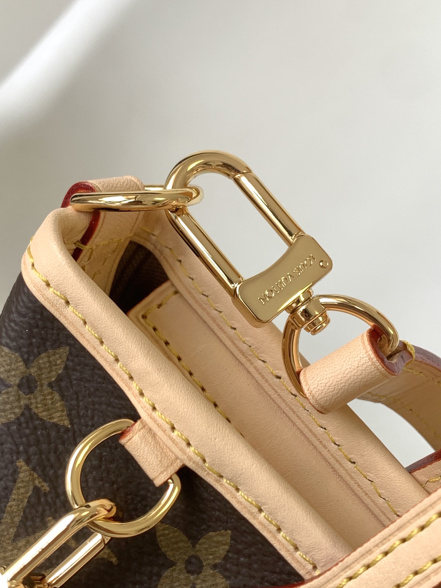 Premium Leather Shoulder Strap for Women – Adjustable Crossbody Replacement (Model M46705) - Image 2