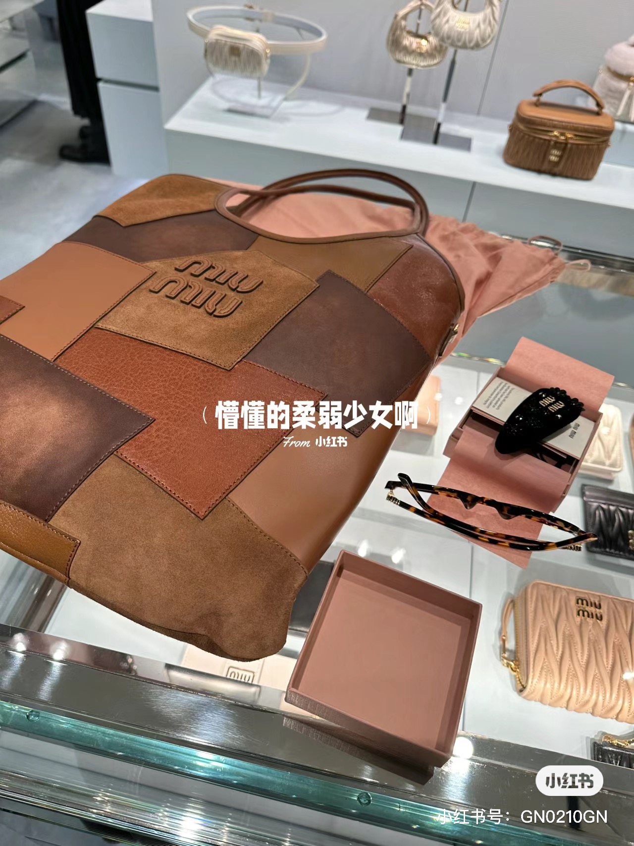 Elegant Two-Tone Leather Shoulder Bag for Women - Image 4