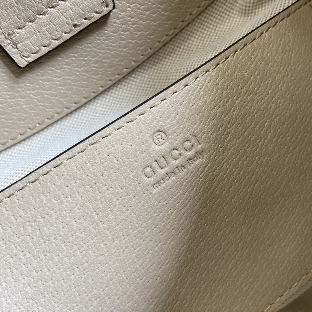 This small shoulder bag - Image 11